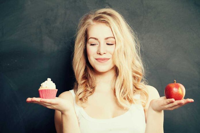 285292964 featured image Girl looking at cupcake