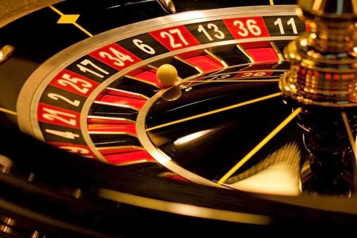 shutterstock_126023555 Close-up of a roulette wheel with a spinning ball