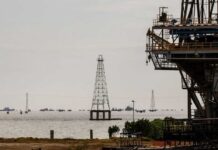 Trump Claims Major U.S. Control of Venezuelan Oil Venezuela Oil Deal Raises Questions Over US Role