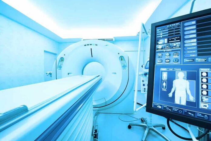 shutterstock_706828102 MRI or CT scanner with control monitor in hospital room